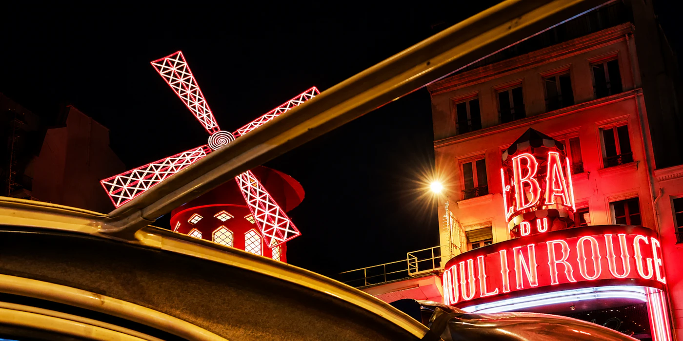 Balade de nuit en 2CV : visite de Montmartre - Paris Authentic