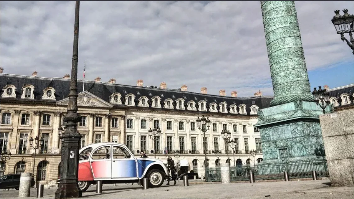 Paris Romantic tour in a Citroën 2CV