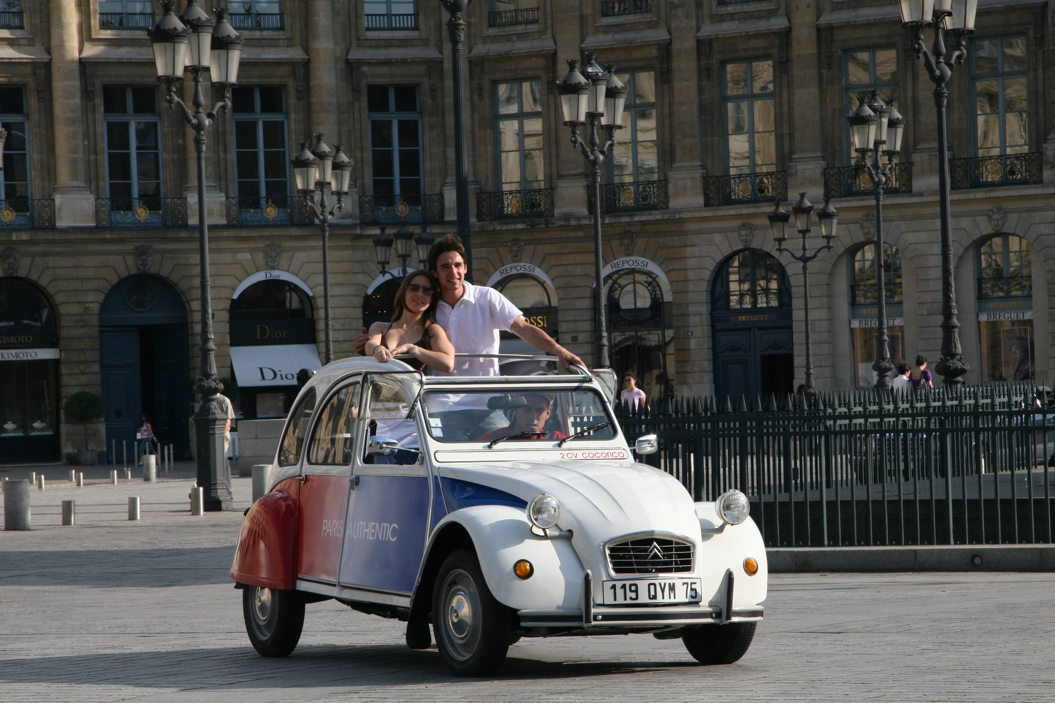 Paris Romantic tour in a Citroën 2CV - Paris Authentic
