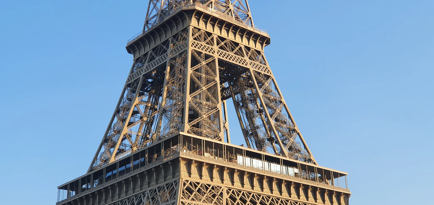 Best-of Tour: Torre Eiffel + autobus hop-on hop-off