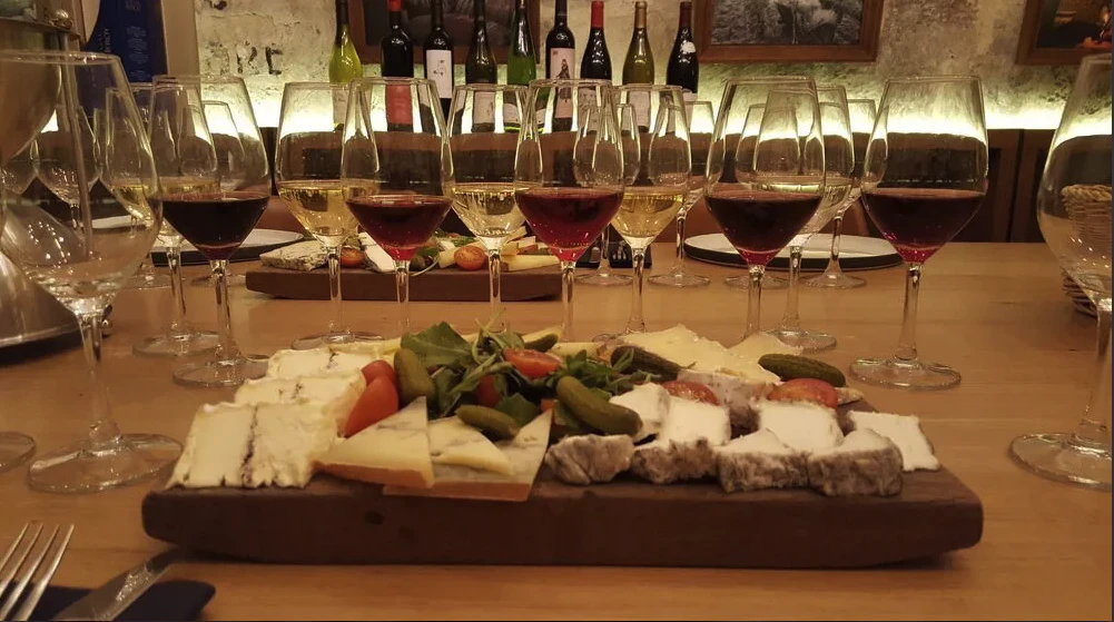 Caves du Louvre "Dégustation 10 vins 10 fromages"