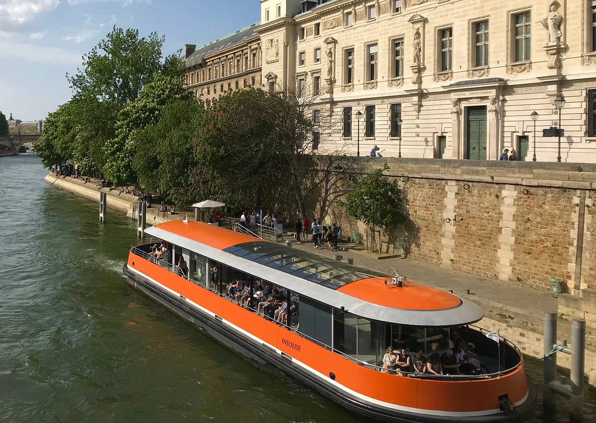 Ungewöhnliche Bootsfahrt in Paris: Entdecken Sie die Seine mit Bateaux de Paris!