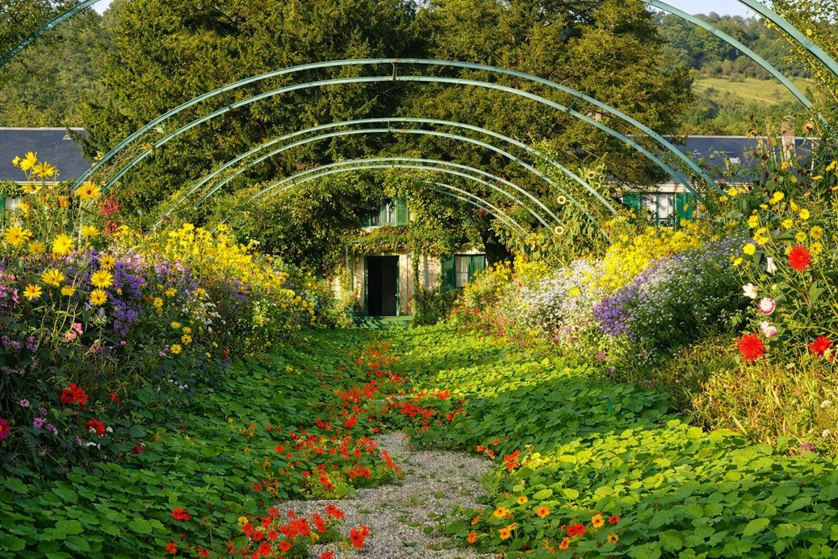 France Tourisme : Private excursion to Giverny and Auvers sur Oise from Paris