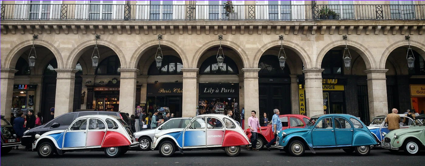 Journée Parisienne en 2CV - Paris Authentic