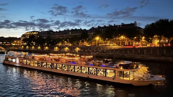 The Diamant Bleu gourmet cruise
