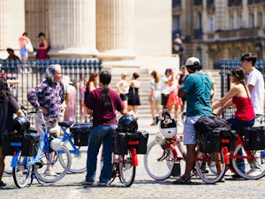 Le French Way : tours guidés en vélo Solex électrique