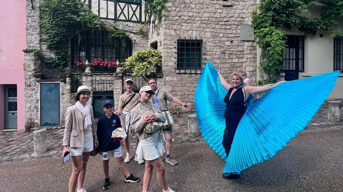 Guided visit of Montmartre with a lyrical singer