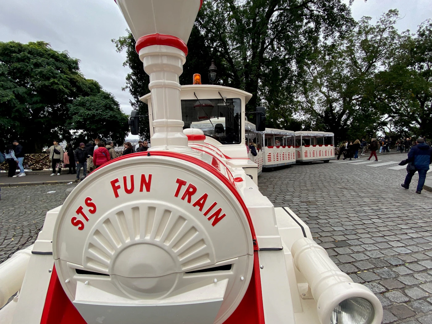 Montmartrain, the little tourist train