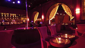 Secret Square : strip-tease shows