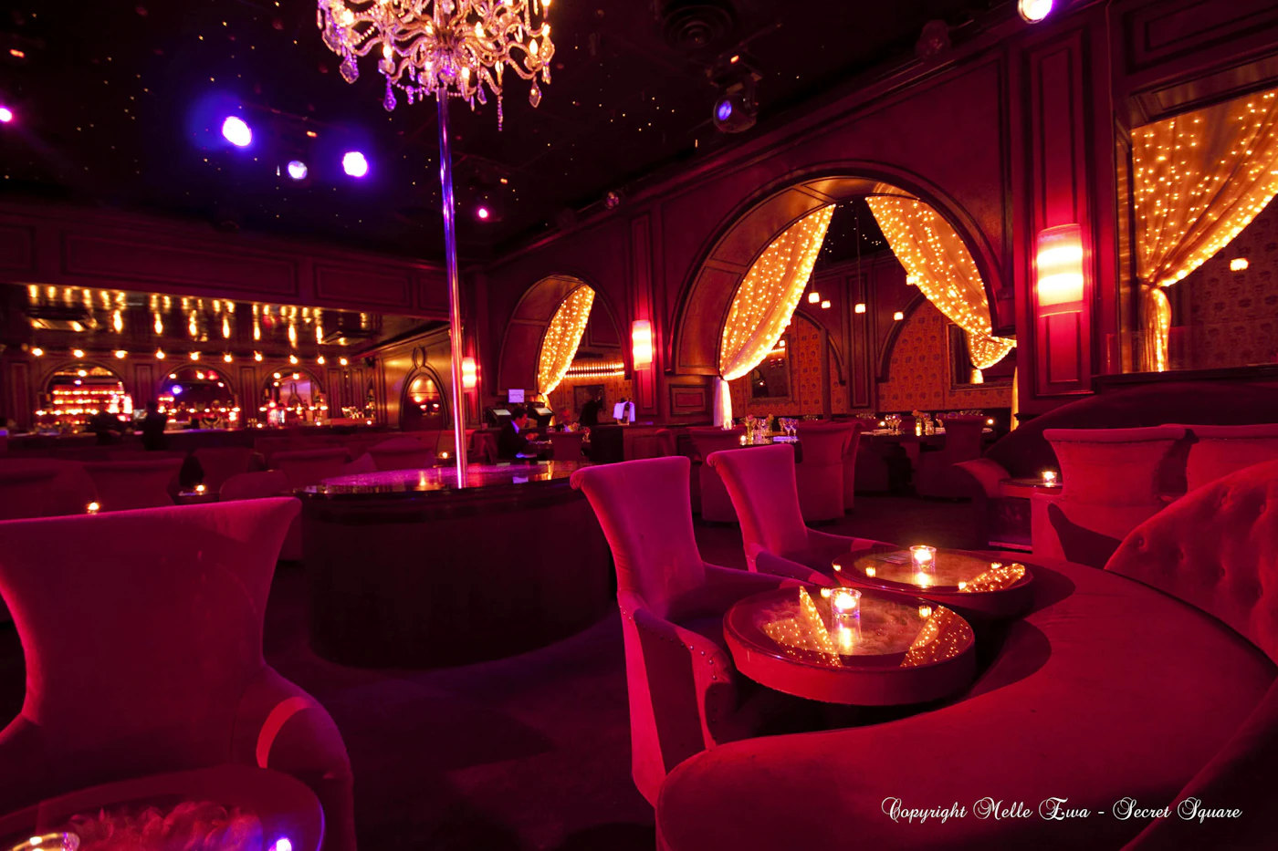 Secret Square : strip-tease shows
