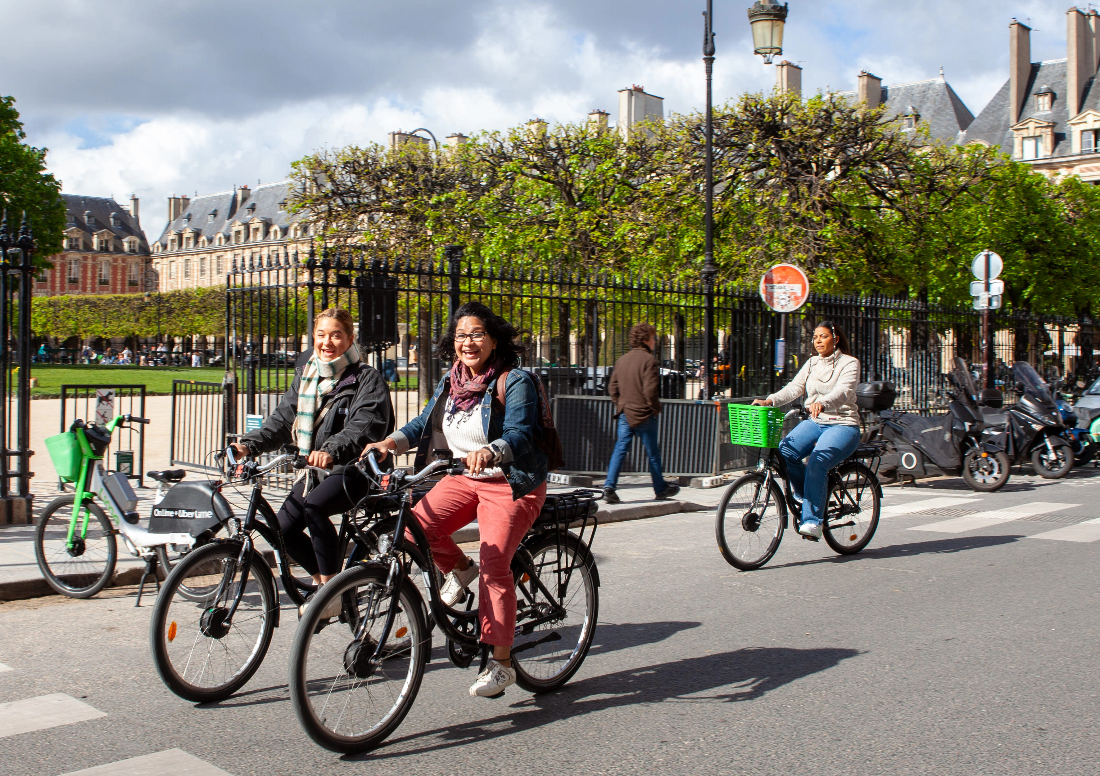 Visita guiada de París en bicicletas eléctricas