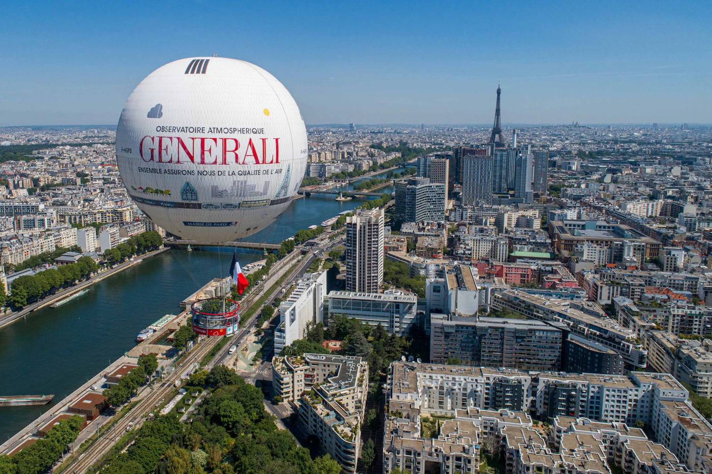 Flight aboard the Ballon de Paris Generali